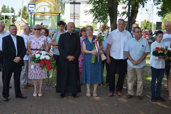 Upamiętnienie ofiar bombardowania w Gołębiu