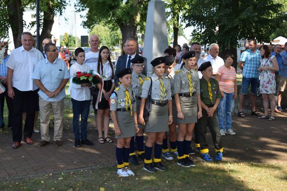 Upamiętnienie ofiar bombardowania w Gołębiu