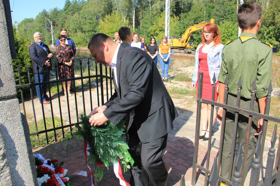 Samorząd powiatowy uczcił pamięć o bohaterach wielkiej akcji wysadzenia pociągu amunicyjnego pod Gołębiem