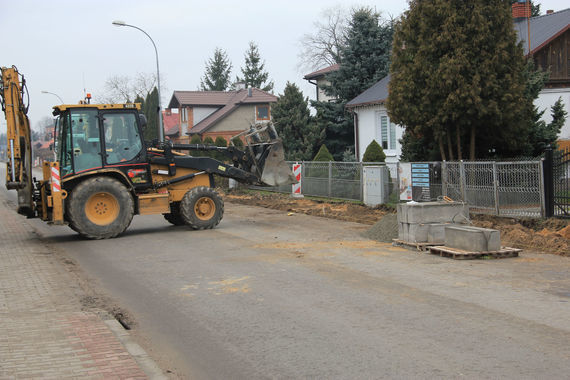 Zima niestraszna drogowcom! Trwają inwestycje na drogach powiatu puławskiego