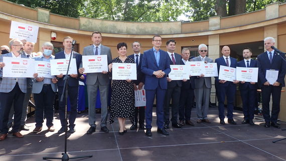 Premier Mateusz Morawiecki z wizytą na Ziemi Puławskiej - miliony na inwestycje dla samorządów