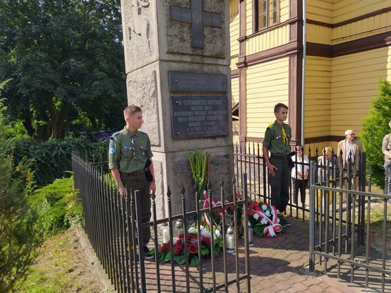 Uroczystość z okazji 77. rocznicy akcji wysadzenia pociągu amunicyjnego pod Gołębiem.