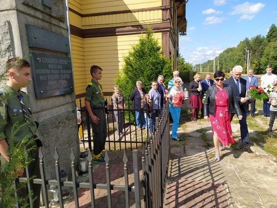 Uroczystość z okazji 77. rocznicy akcji wysadzenia pociągu amunicyjnego pod Gołębiem.