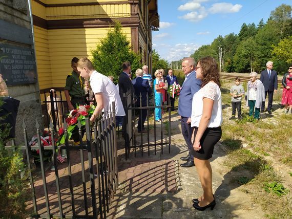 Uroczystość z okazji 77. rocznicy akcji wysadzenia pociągu amunicyjnego pod Gołębiem.