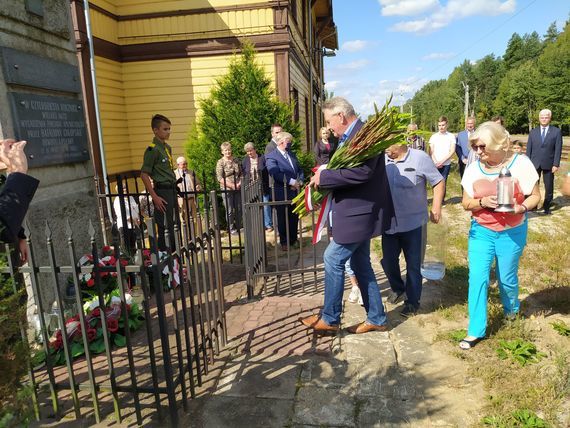 Uroczystość z okazji 77. rocznicy akcji wysadzenia pociągu amunicyjnego pod Gołębiem.