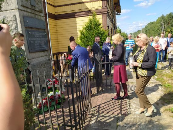 Uroczystość z okazji 77. rocznicy akcji wysadzenia pociągu amunicyjnego pod Gołębiem.