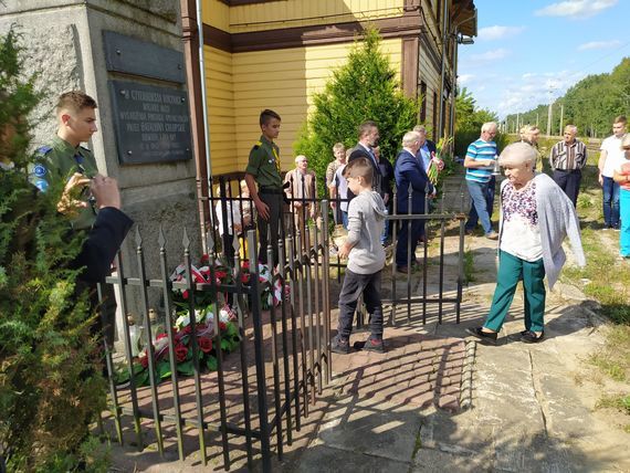 Uroczystość z okazji 77. rocznicy akcji wysadzenia pociągu amunicyjnego pod Gołębiem.