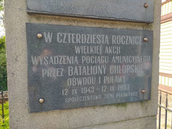 Uroczystość z okazji 77. rocznicy akcji wysadzenia pociągu amunicyjnego pod Gołębiem.