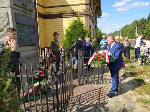 Uroczystość z okazji 77. rocznicy akcji wysadzenia pociągu amunicyjnego pod Gołębiem.