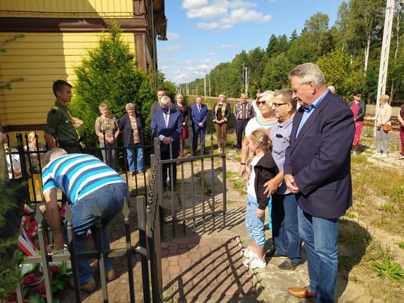 Uroczystość z okazji 77. rocznicy akcji wysadzenia pociągu amunicyjnego pod Gołębiem.