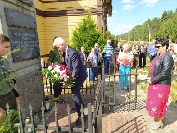 Uroczystość z okazji 77. rocznicy akcji wysadzenia pociągu amunicyjnego pod Gołębiem.