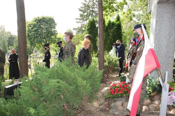 Hołd od radnej Haliny Jarząbek