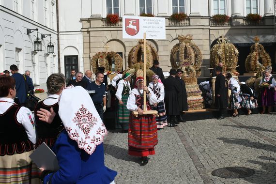 Przygotowanie stanowisk na Dożynkach Prezydenckich 2020 w Warszawie