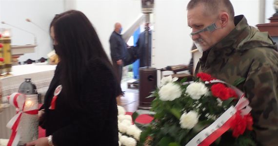 Znicz i kwiaty od Rady Miasta Puławy