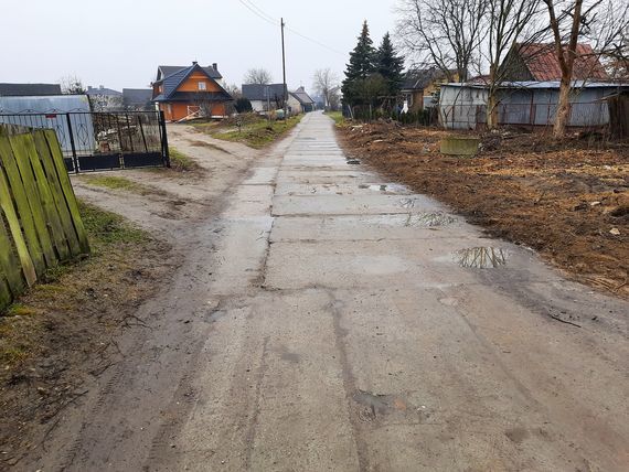Fragment drogi powiatowej nr 2530L - ul. Piasecznica w Puławach.