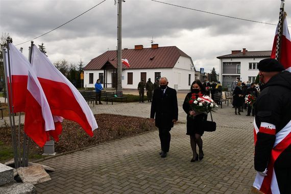 Wiązanka od Rady Miasta Puławy z przewodniczącą Bożeną Krygier na czele