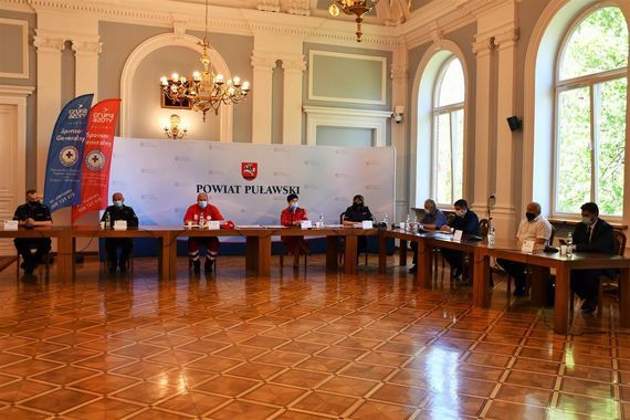 Konferencja prasowa w Sali Pompejańskiej puławskiego Starostwa