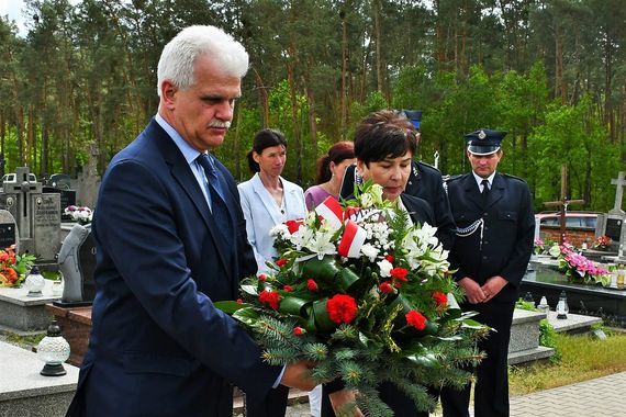 Wiązanka od starosty puławskiego Danuty Smagi