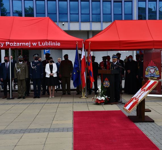 Plac F. Chopina, część oficjalna