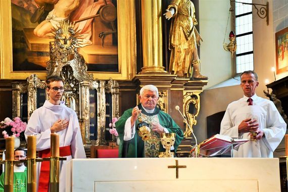 Msza święta w kościele farnym w Kazimierzu Dolnym