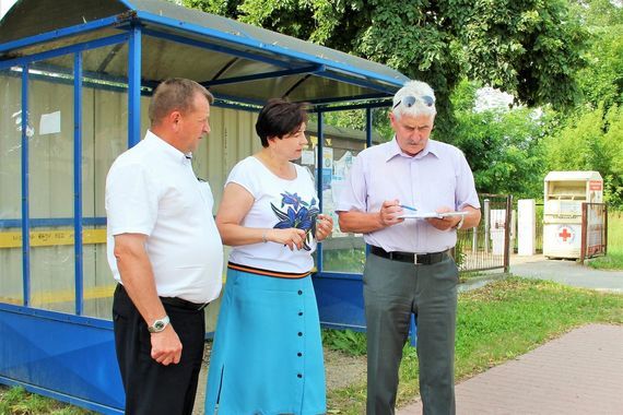 Budowa chodnika w Chrząchowie - przekazanie placu