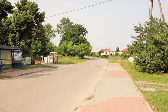 Budowa chodnika w Chrząchowie - przekazanie placu