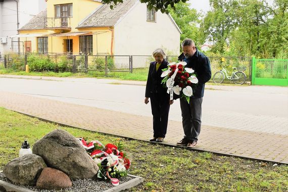 Uczczenie pamięci ofiar bombardowania lotnictwa niemieckiego w pobliżu jeziora Nury