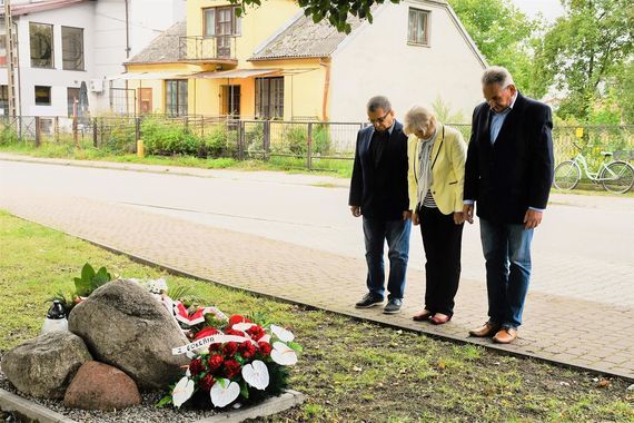 Hołd od Towarzystwa Przyjaciół Gołębia