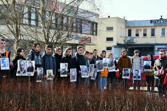 Uroczystości pod Krzyżem przy WKU