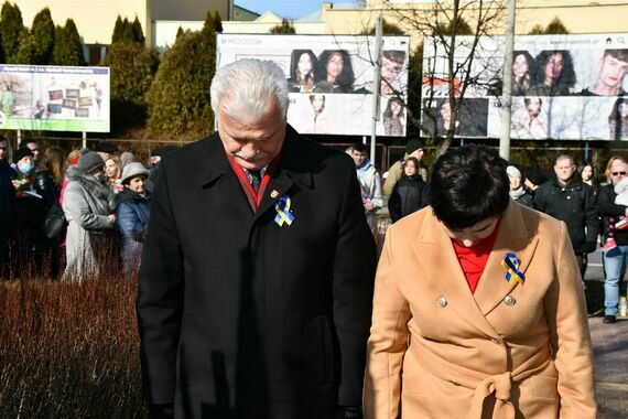 Hołd od starosty D. Smagi i wicestarosty L. Gorgola