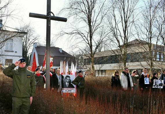 Uroczystości pod Krzyżem przy WKU