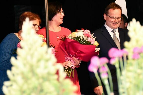 Dyrektor Robert Och z poprzednimi dyrektorami szkoły Wandą Latkowską-Kwiatek i Barbarą Bińczak