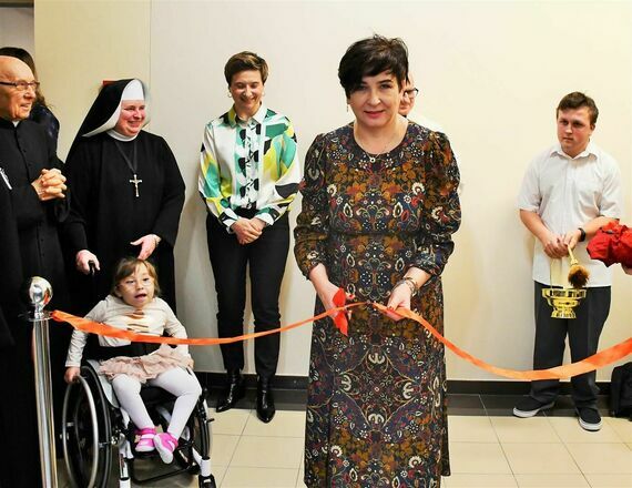 Windą do Nieba pokonują bariery transportowe. Nowe inwestycje sióstr Benedyktynek