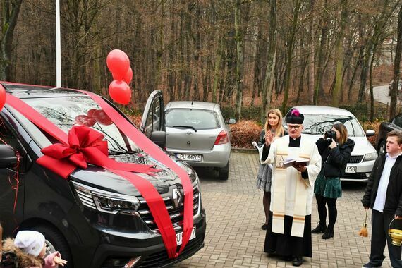 Windą do Nieba pokonują bariery transportowe. Nowe inwestycje sióstr Benedyktynek