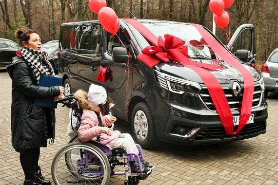 Windą do Nieba pokonują bariery transportowe. Nowe inwestycje sióstr Benedyktynek