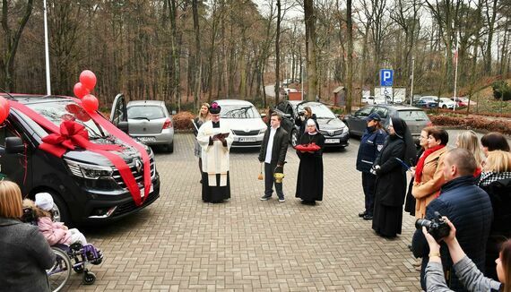 Windą do Nieba pokonują bariery transportowe. Nowe inwestycje sióstr Benedyktynek