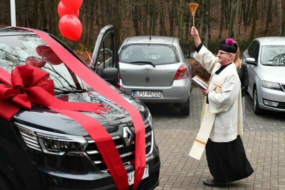 Windą do Nieba pokonują bariery transportowe. Nowe inwestycje sióstr Benedyktynek