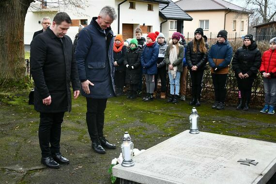 Uroczystości upamiętnienia ofiar zbrodni hitlerowskiej w Leokadiowie