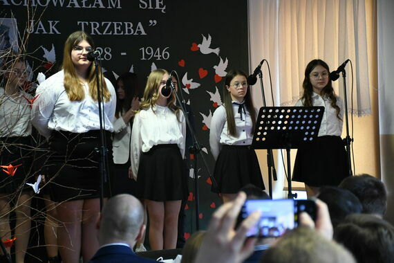 Uroczystość nadania imienia Danuty Siedzikówny Inki Szkole Podstawowej w Borowej