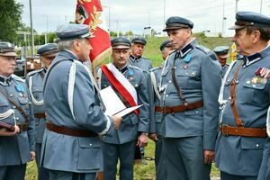 Odsłonięcie pomnika upamiętniającego Bitwę Warszawską 1920 r. w Czesławicach w gminie Nałęczów