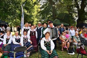 II Nadwiślańskie Spotkania z Folklorem Ziemi Puławskiej w Janowcu