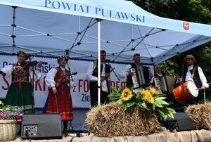 II Nadwiślańskie Spotkania z Folklorem Ziemi Puławskiej w Janowcu