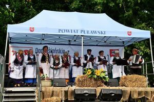 II Nadwiślańskie Spotkania z Folklorem Ziemi Puławskiej w Janowcu