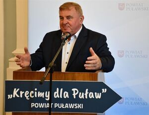 Puławscy laureaci Rywalizacji o Puchar Rowerowej Stolicy Polski nagrodzeni przez starostę