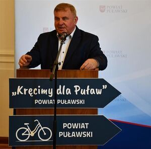 Puławscy laureaci Rywalizacji o Puchar Rowerowej Stolicy Polski nagrodzeni przez starostę