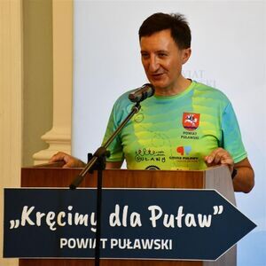 Puławscy laureaci Rywalizacji o Puchar Rowerowej Stolicy Polski nagrodzeni przez starostę