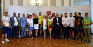 Puławscy laureaci Rywalizacji o Puchar Rowerowej Stolicy Polski nagrodzeni przez starostę