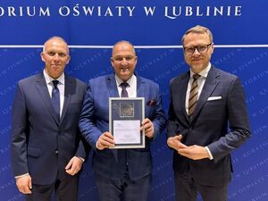 Dyrektor i nauczyciele placówek powiatowych uhonorowani z okazji Dnia Edukacji Narodowej