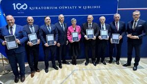 Dyrektor i nauczyciele placówek powiatowych uhonorowani z okazji Dnia Edukacji Narodowej