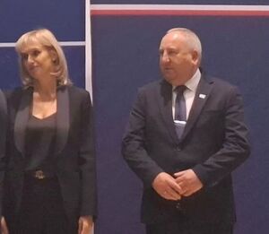 Dyrektor i nauczyciele placówek powiatowych uhonorowani z okazji Dnia Edukacji Narodowej